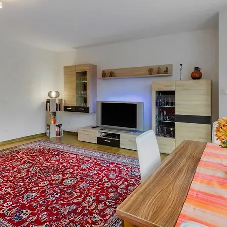 Modernes In Schoener Lage *