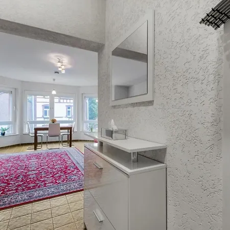 Modernes In Schoener Lage * Dusseldorf