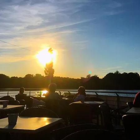 Modernes In Schoener Lage * Dusseldorf