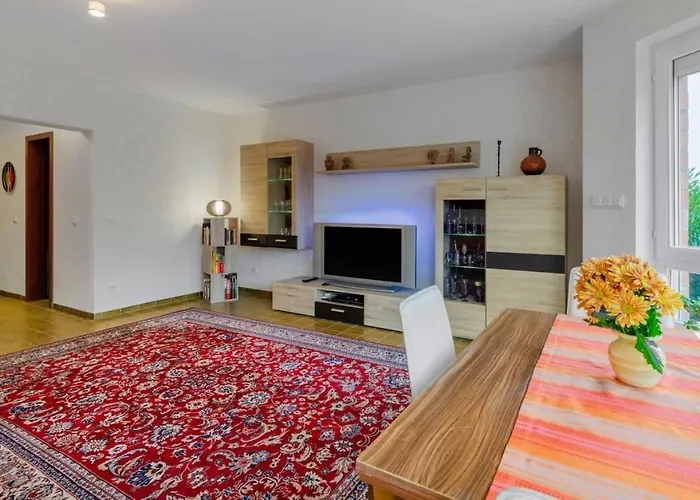 Modernes In Schoener Lage *