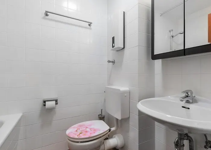 Modernes In Schoener Lage * Düsseldorf