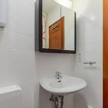 Modernes In Schoener Lage Apartament *