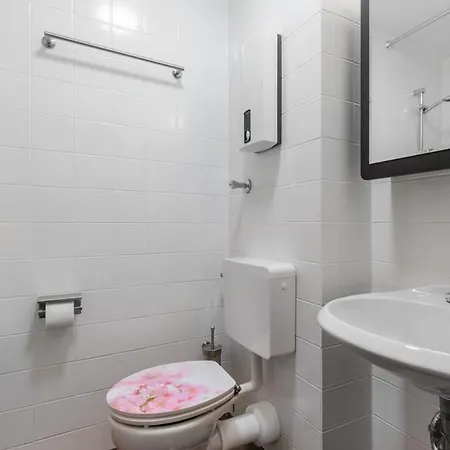 Modernes In Schoener Lage * Düsseldorf