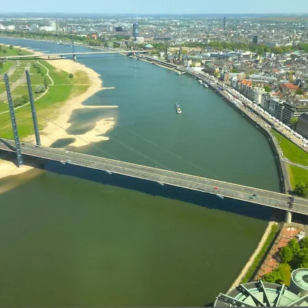 Modernes In Schoener Lage Apartament